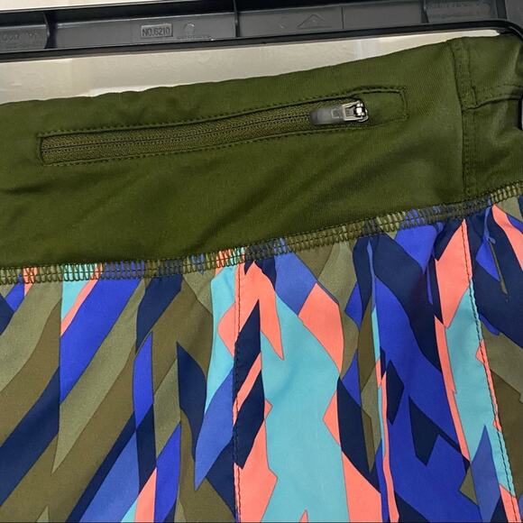 NIKE • Dri-Fit Army Green Geometric Shorts - Picture 5 of 5